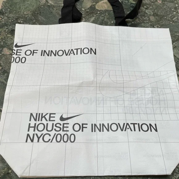 COPY - Nike Store paper tote bag - paris - Picture 3 of 4
